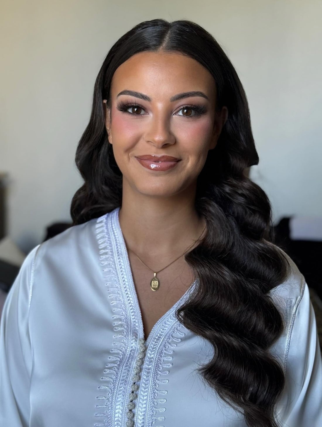 Dark Brown Shoulder Waves With Side Part Dark Brown Shoulder Waves With Side Part — Classy Wavy Hairstyles