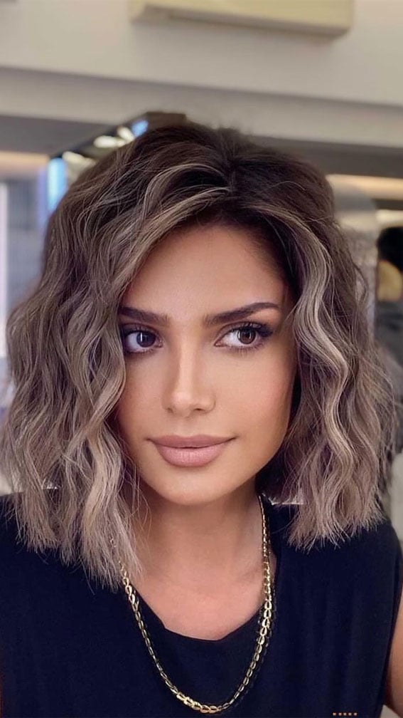 Chin-Length Brunette Bob With Soft Highlights Chin-Length Brunette Bob With Soft Highlights — Classy Wavy Hairstyles