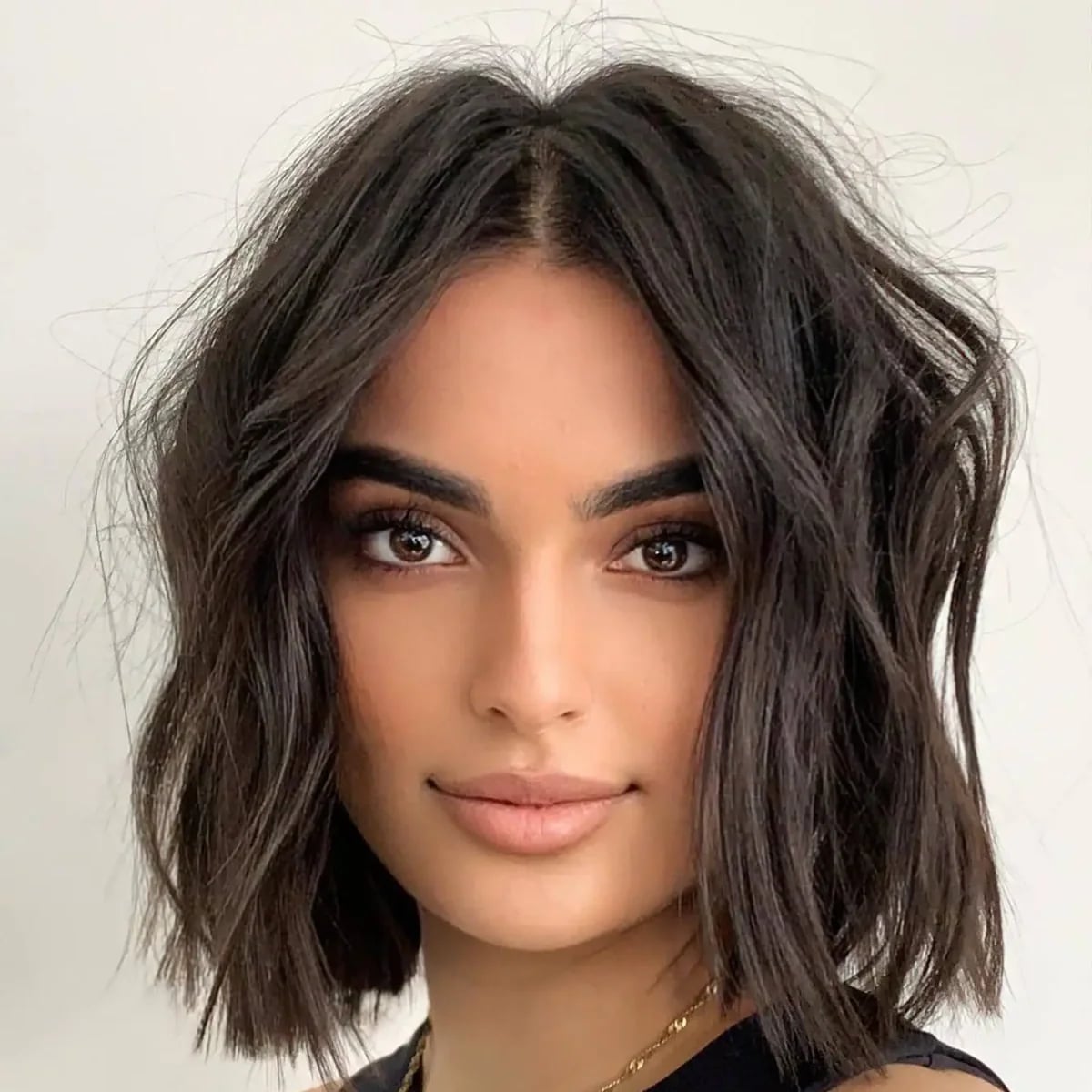 Dark Brown Chin Bob With Tousled Waves and Creating A Lived-In Effect Dark Brown Chin Bob With Tousled Waves and Creating A Lived-In Effect — Classy Wavy Hairstyles
