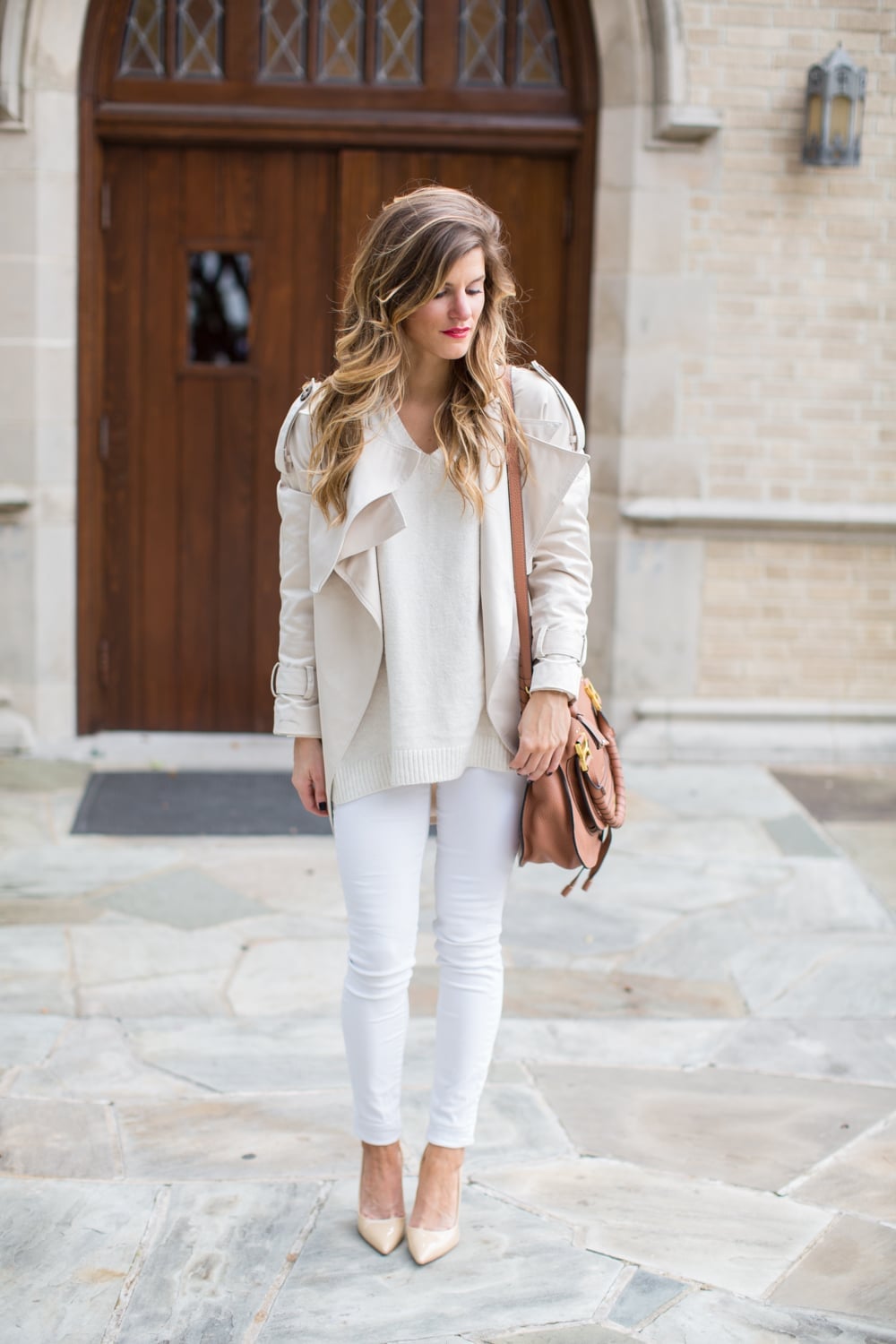 White Straight Leg Jeans With Cream Waterfall Jacket White Straight Leg Jeans With Cream Waterfall Jacket — Classy White Jeans Outfits