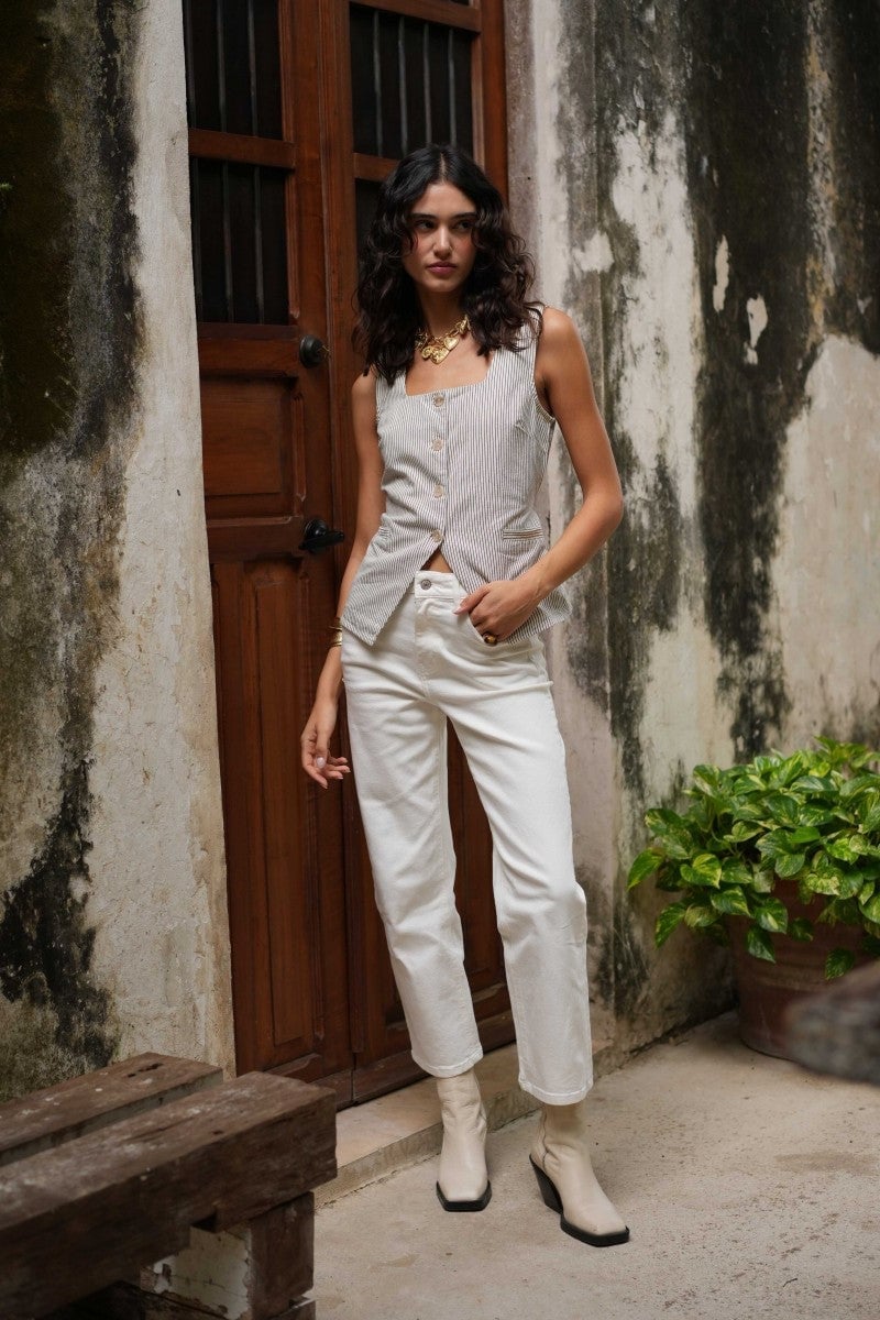 White Straight Leg Jeans With Striped Vest White Straight Leg Jeans With Striped Vest — Classy White Jeans Outfits