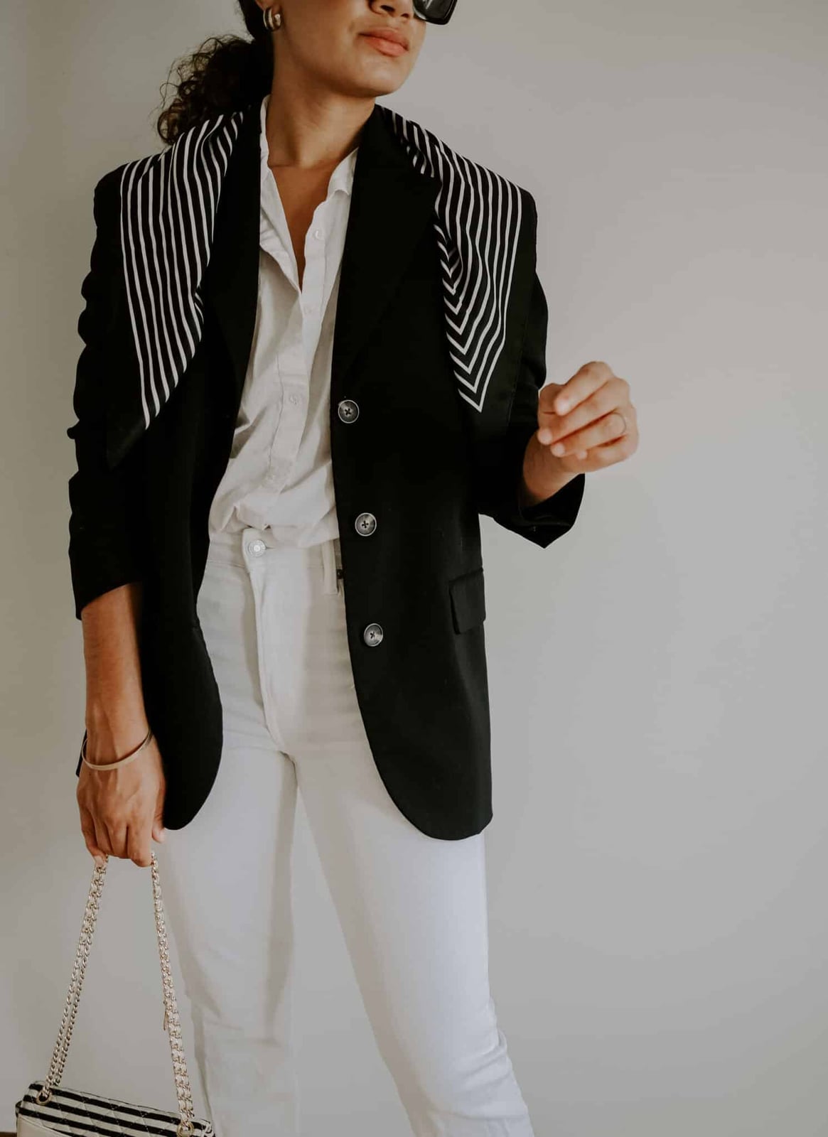White Wide Leg Jeans With White Linen Shirt White Wide Leg Jeans With White Linen Shirt — Classy White Jeans Outfits