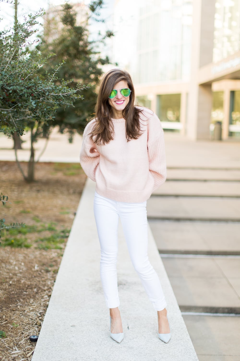 Skinny White Jeans With Pink Sweater Skinny White Jeans With Pink Sweater — Classy White Jeans Outfits
