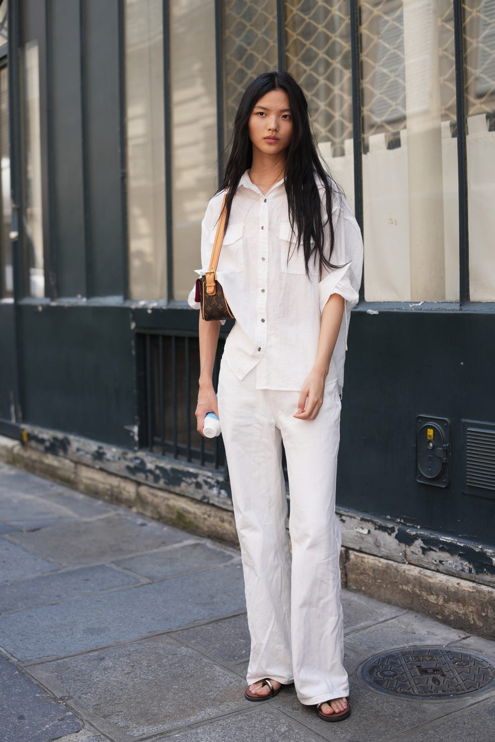 An Oversized Linen Shirt With Wide Leg Pants An Oversized Linen Shirt With Wide Leg Pants — Classy White Outfits