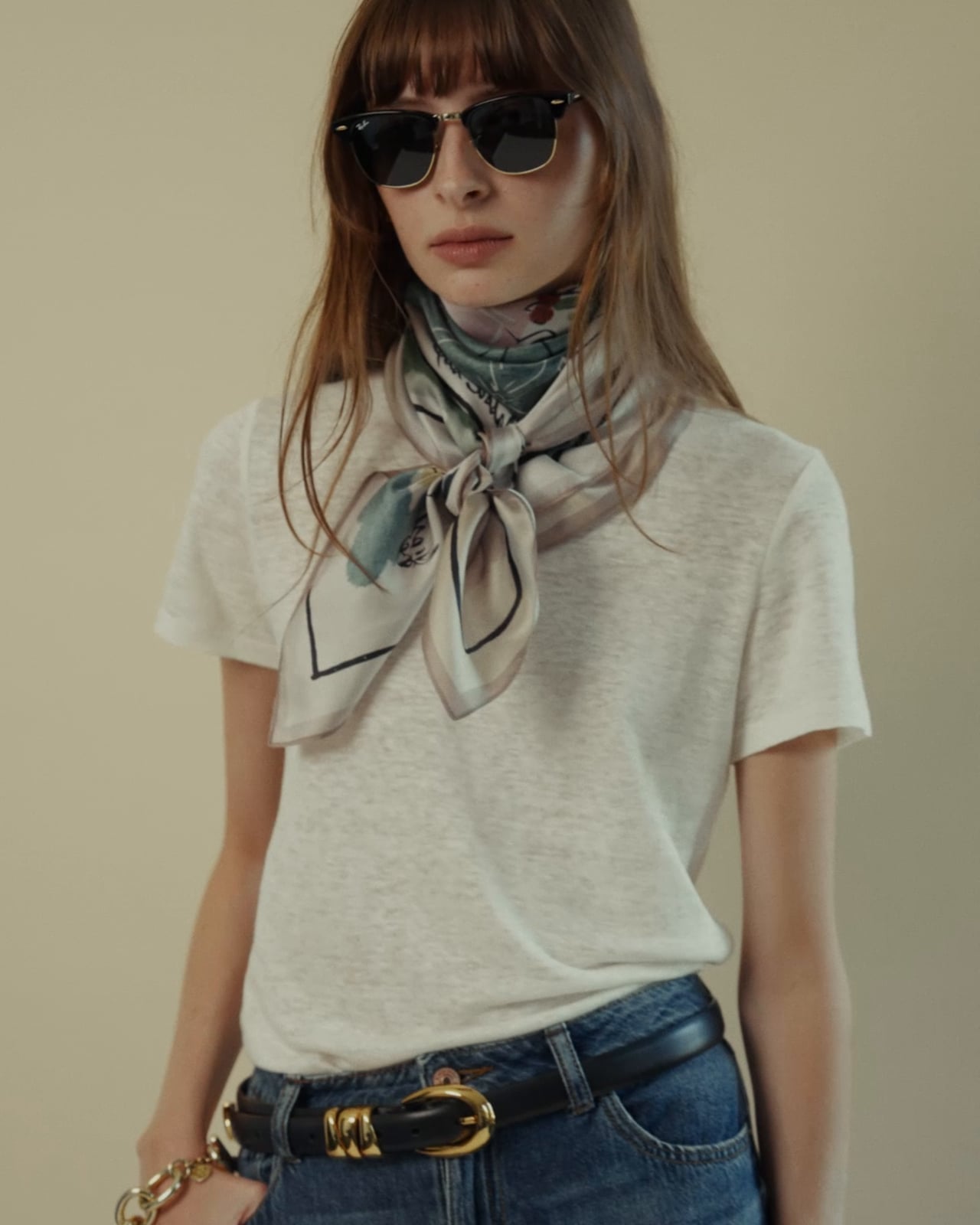 White T-Shirt and Jeans with Silk Scarf — Classy Y2K Outfits 2000s