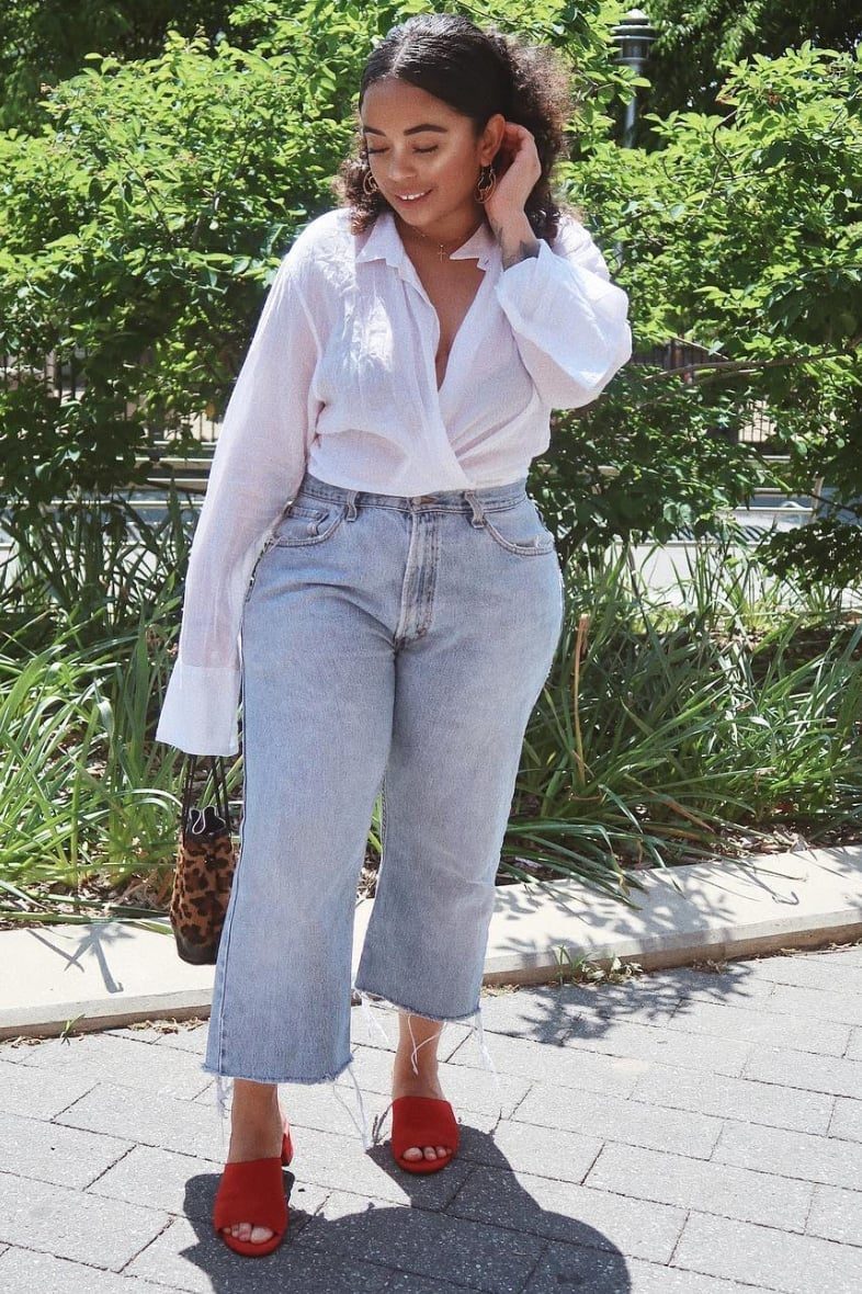 Light Wash Jeans with White Wrap Blouse and Red Sandals Light Wash Jeans with White Wrap Blouse and Red Sandals — Classy Zoo Outfits