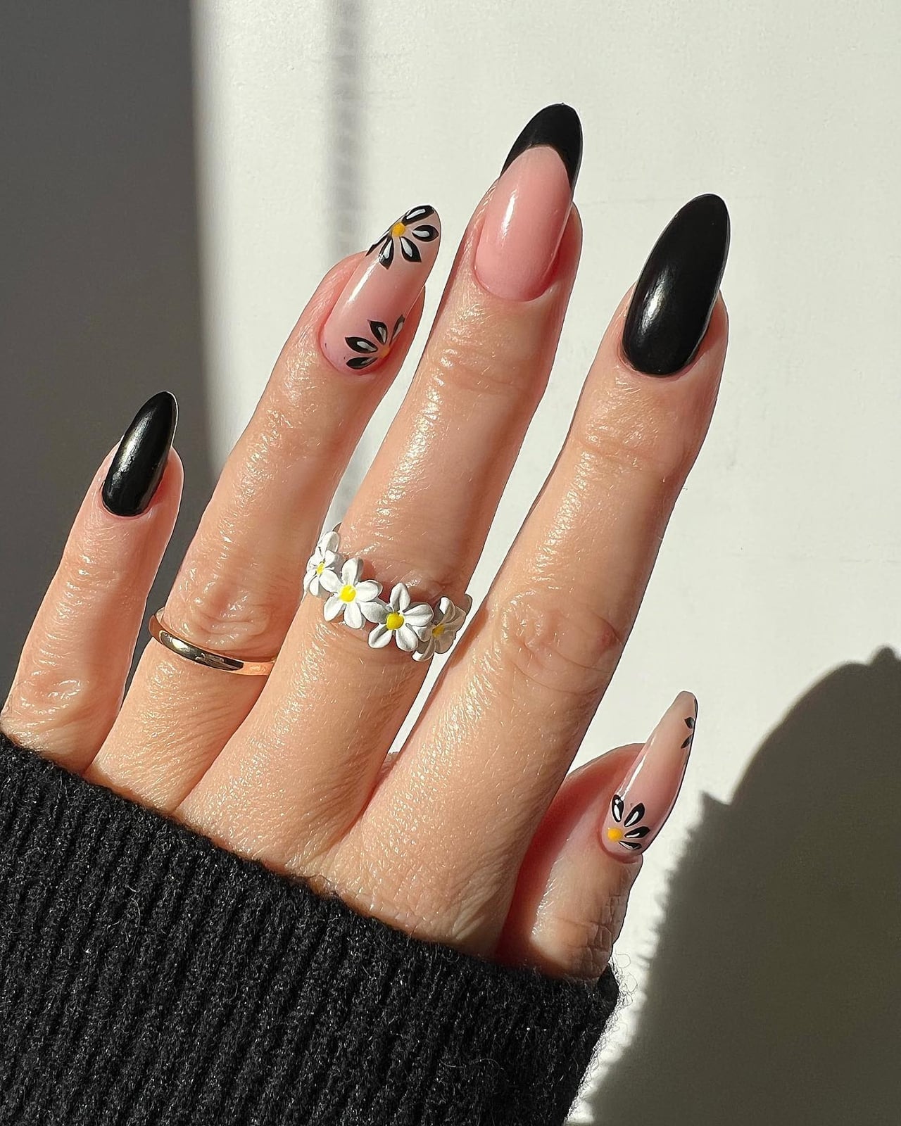Long Stiletto Sheer Pink Black French Tips with Daisy Art Long Stiletto Sheer Pink Black French Tips with Daisy Art — Cute Black Nails