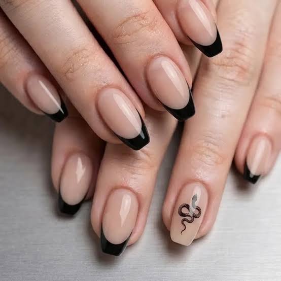 Medium Almond Black French Tips with Snake Motif Medium Almond Black French Tips with Snake Motif — Cute Black Nails