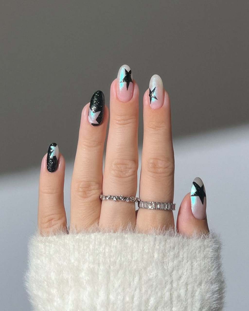 Medium Oval Sheer Pink with Black Stars and Glitter Medium Oval Sheer Pink with Black Stars and Glitter — Cute Black Nails