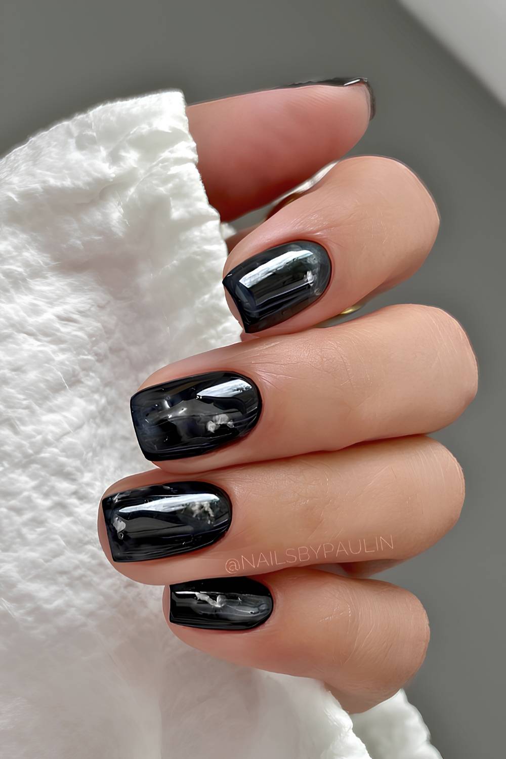 Short Square High-Shine Black Chrome Finish Short Square High-Shine Black Chrome Finish — Cute Black Nails
