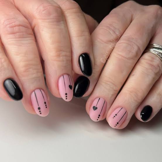 Short Oval Black and Pink with Minimalist Line Art Short Oval Black and Pink with Minimalist Line Art — Cute Black Nails