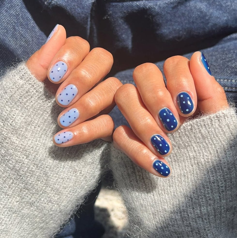Nude Abstract Blue Light Blue Lines Short Oval Nails Nude Abstract Blue Light Blue Lines Short Oval Nails — Cute Blue Nails
