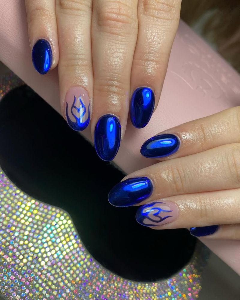 Deep Metallic Blue Chrome with Flame Art Short Oval Nails Deep Metallic Blue Chrome with Flame Art Short Oval Nails — Cute Blue Nails