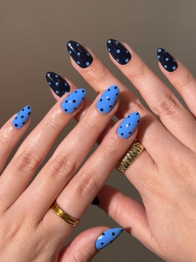 Navy and Light Blue Polka Dot Medium Almond Nails Navy and Light Blue Polka Dot Medium Almond Nails — Cute Blue Nails