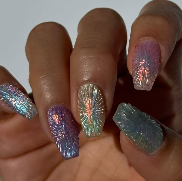 Iridescent Pastel Gradient 3D Sculpted Short Coffin Nails — Cute Gel X Nails