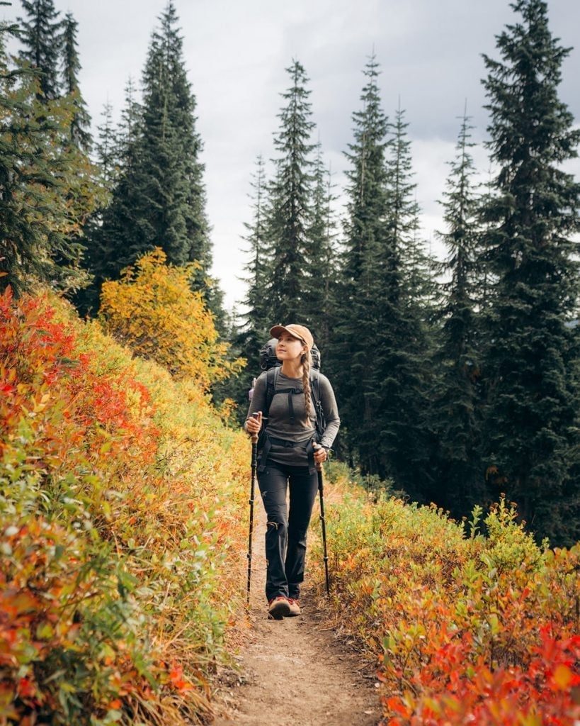 Fitted Grey Top and Dark Pants for Trail Exploration — Cute Hiking Outfit Inspo