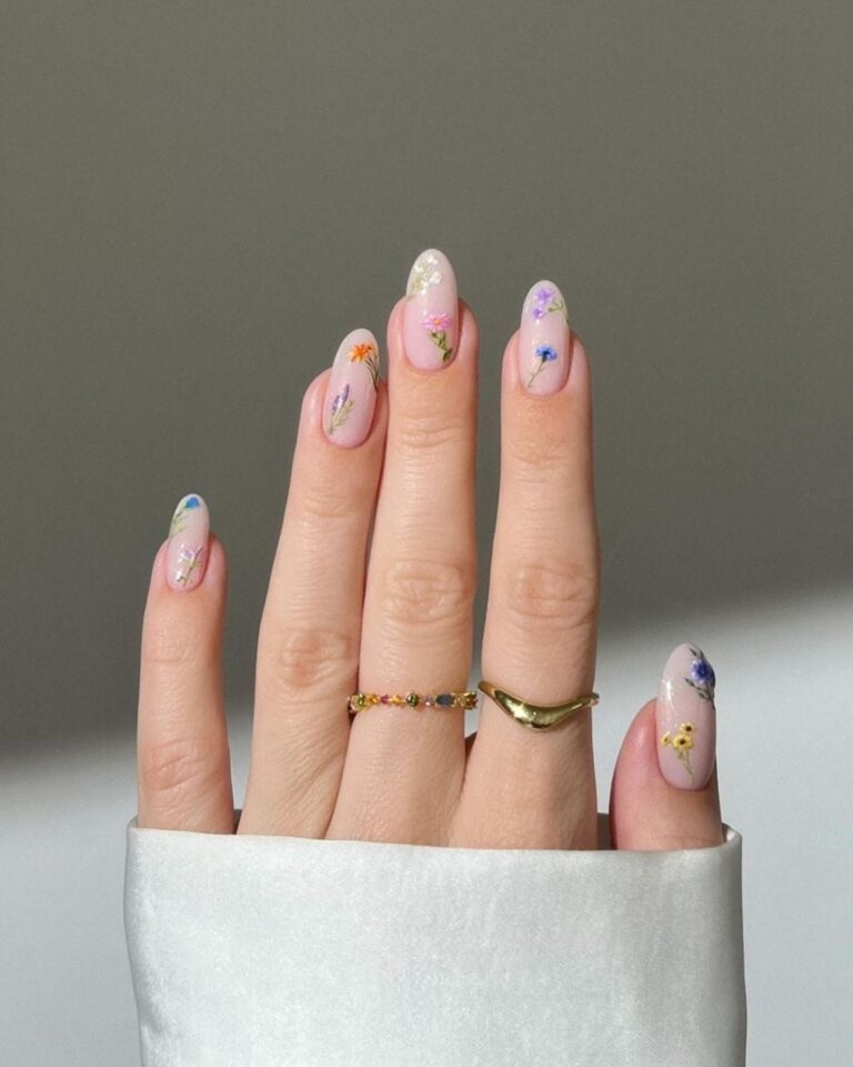 29 Cute Oval Nails with Pearlescent French Tips 2027