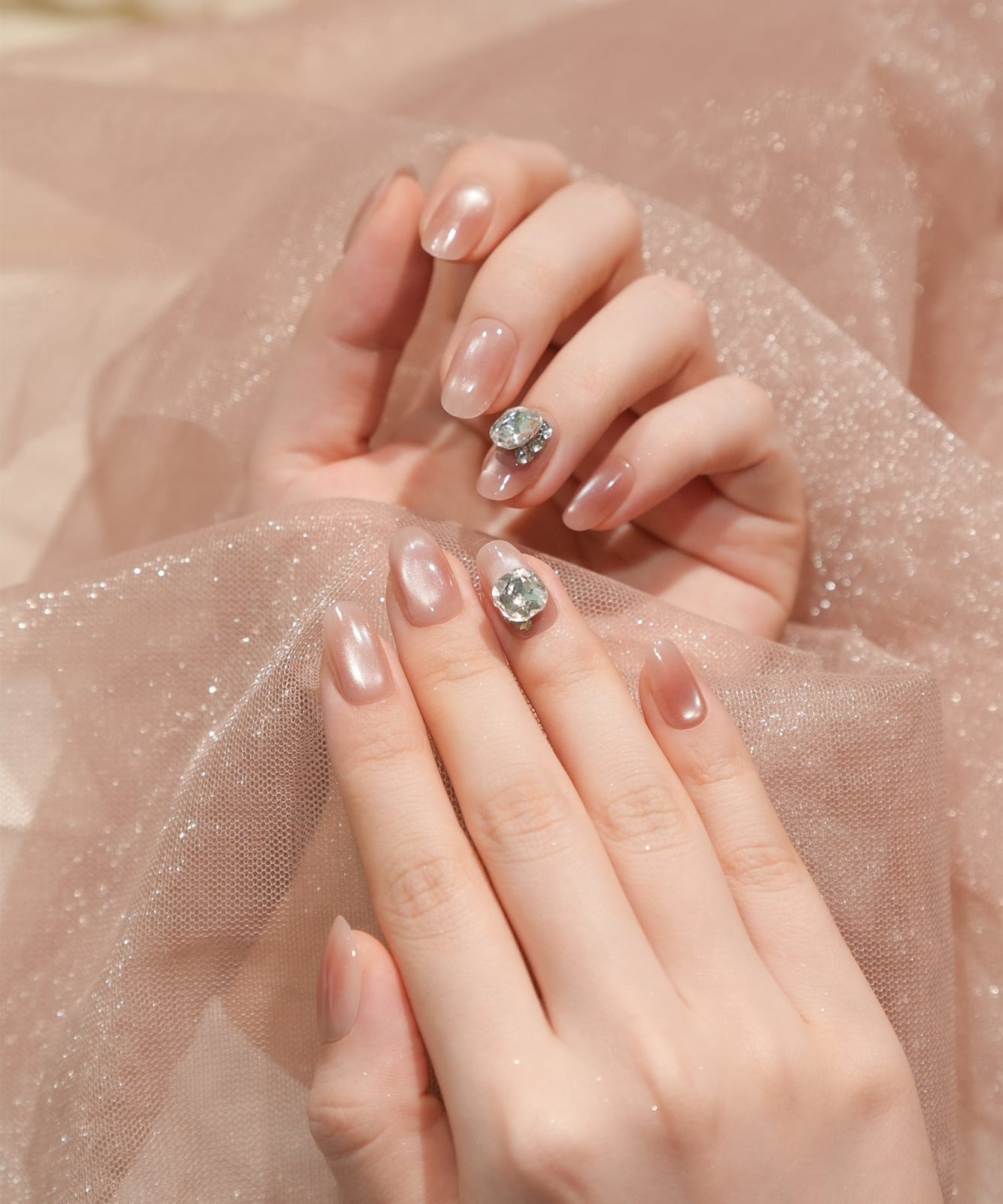 Iridescent Pink Chrome Oval Nails With Rhinestone Iridescent Pink Chrome Oval Nails With Rhinestone — Cute Oval Nails