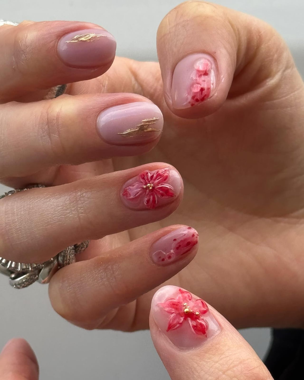 Short Oval 3D Flower Gold Accent Nails — Cute Short Birthday Nails