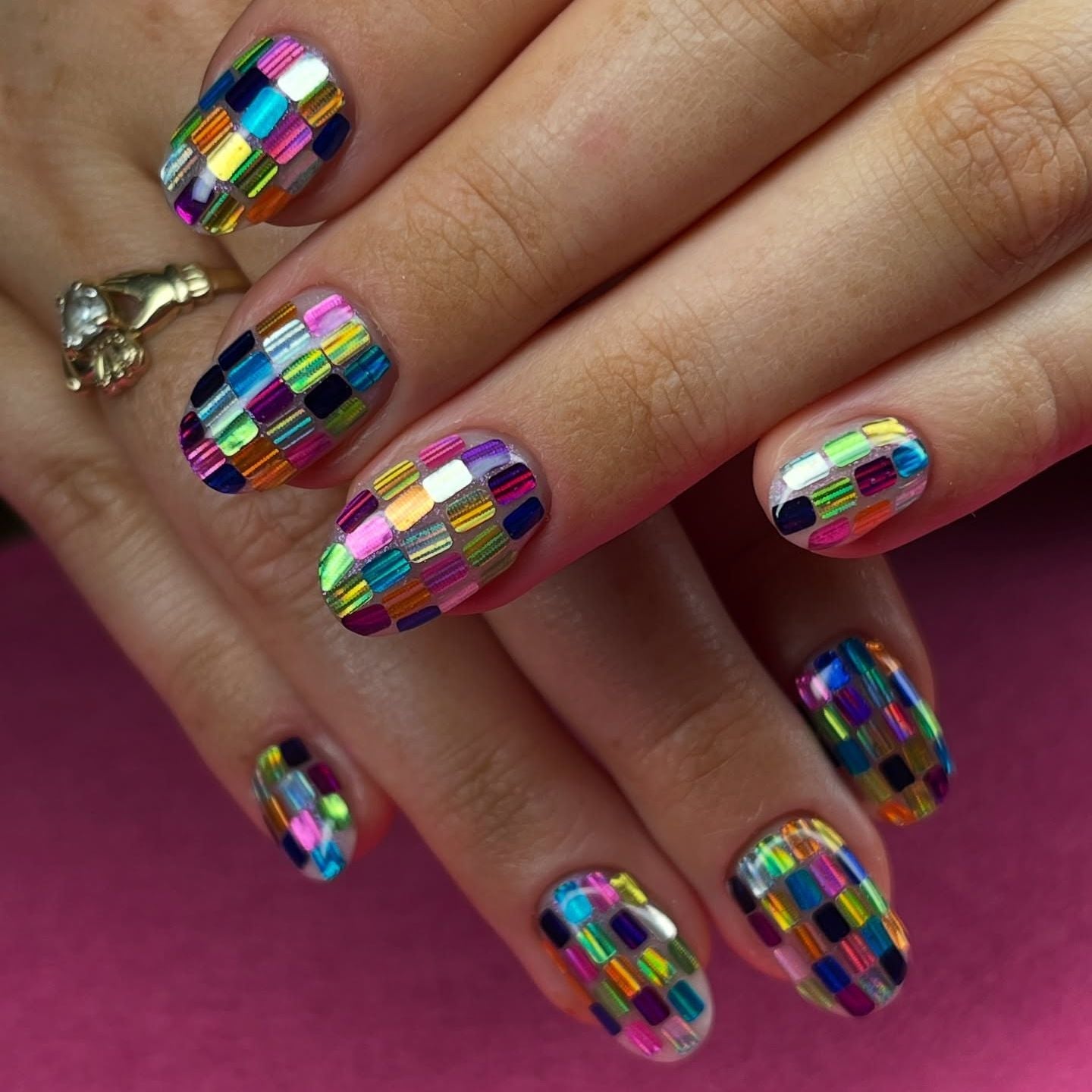 Short Oval Iridescent Chrome Mosaic Nails — Cute Short Birthday Nails