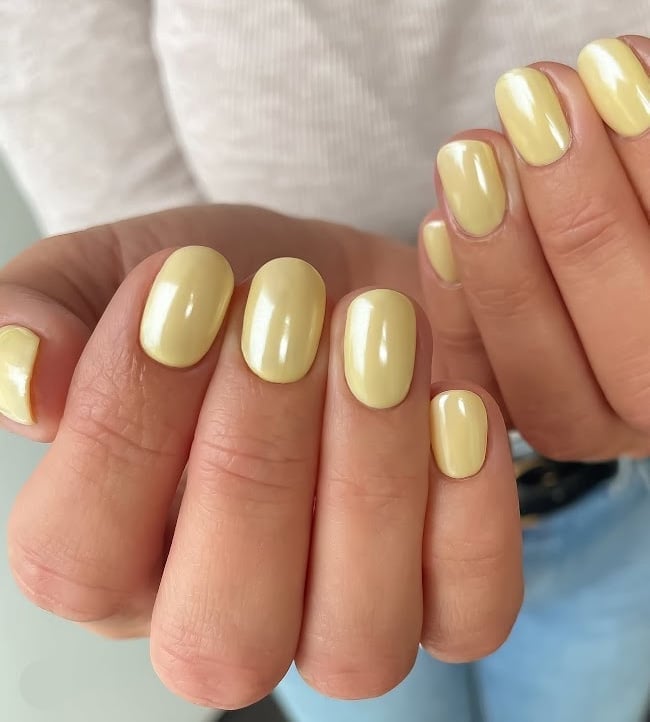 Short Oval Pale Yellow Glossy Nails — Cute Short Birthday Nails