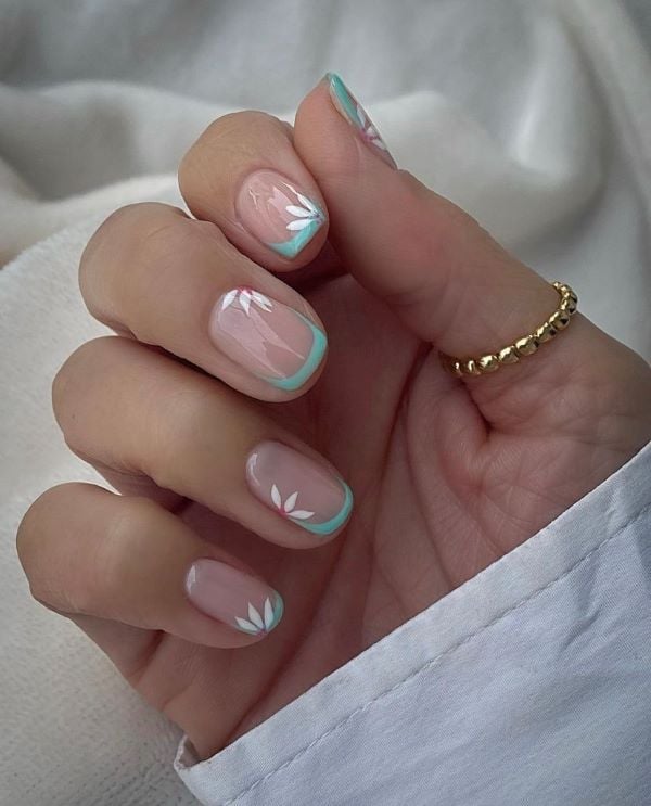 Nude With Blue French Tip And White Flower Nails Nude With Blue French Tip And White Flower Nails — Cute Short Round Nails