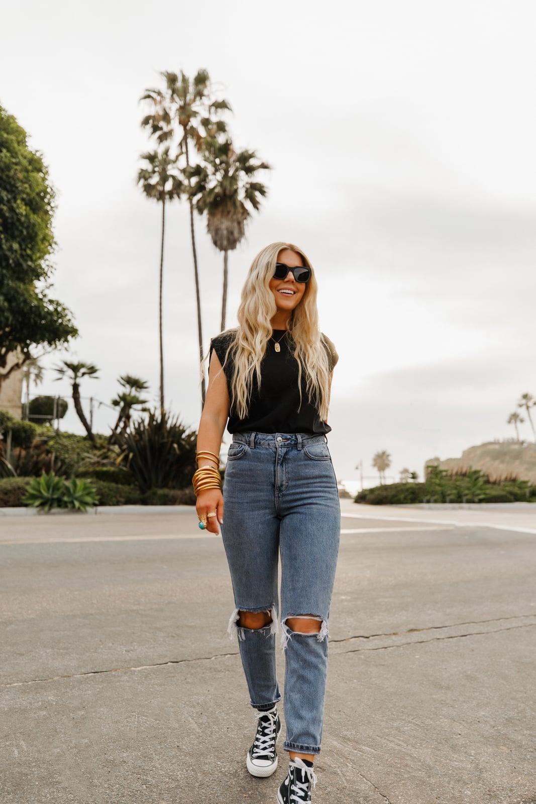 Ripped Straight Leg Jeans With Black T-Shirt Ripped Straight Leg Jeans With Black T-Shirt — Cute Simple Outfits