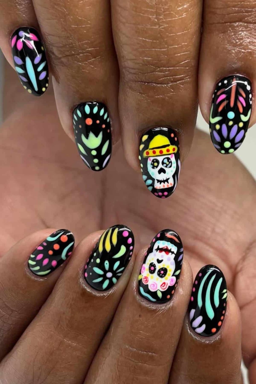 Short Oval Black Nails With Skull And Florals Short Oval Black Nails With Skull And Florals — Cute Skull Nails