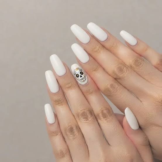 Long White Coffin Nails With Sugar Skull Long White Coffin Nails With Sugar Skull — Cute Skull Nails
