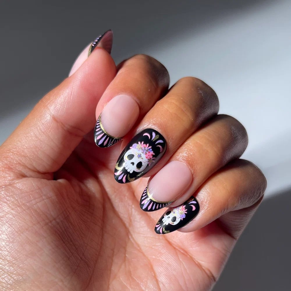 Black Almond Nails With Floral Skull Art Black Almond Nails With Floral Skull Art — Cute Skull Nails