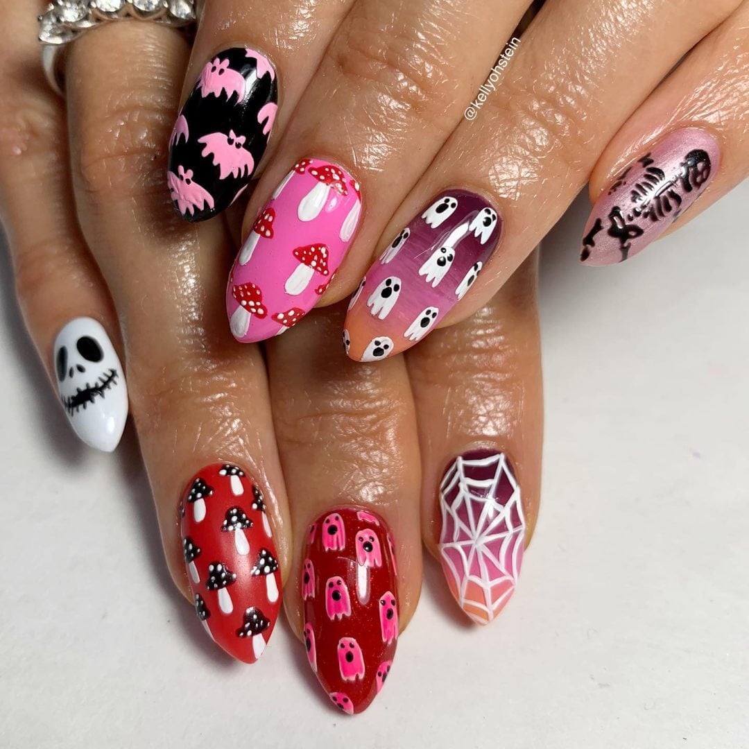 Medium Almond Halloween Mix Nails Medium Almond Halloween Mix Nails — Cute Skull Nails