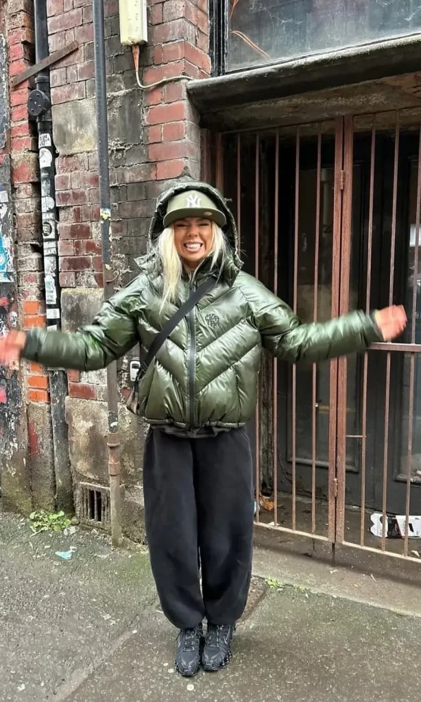 Black Sweatpants with Olive Puffer Jacket — Cute Sweatpants Outfit Inspo