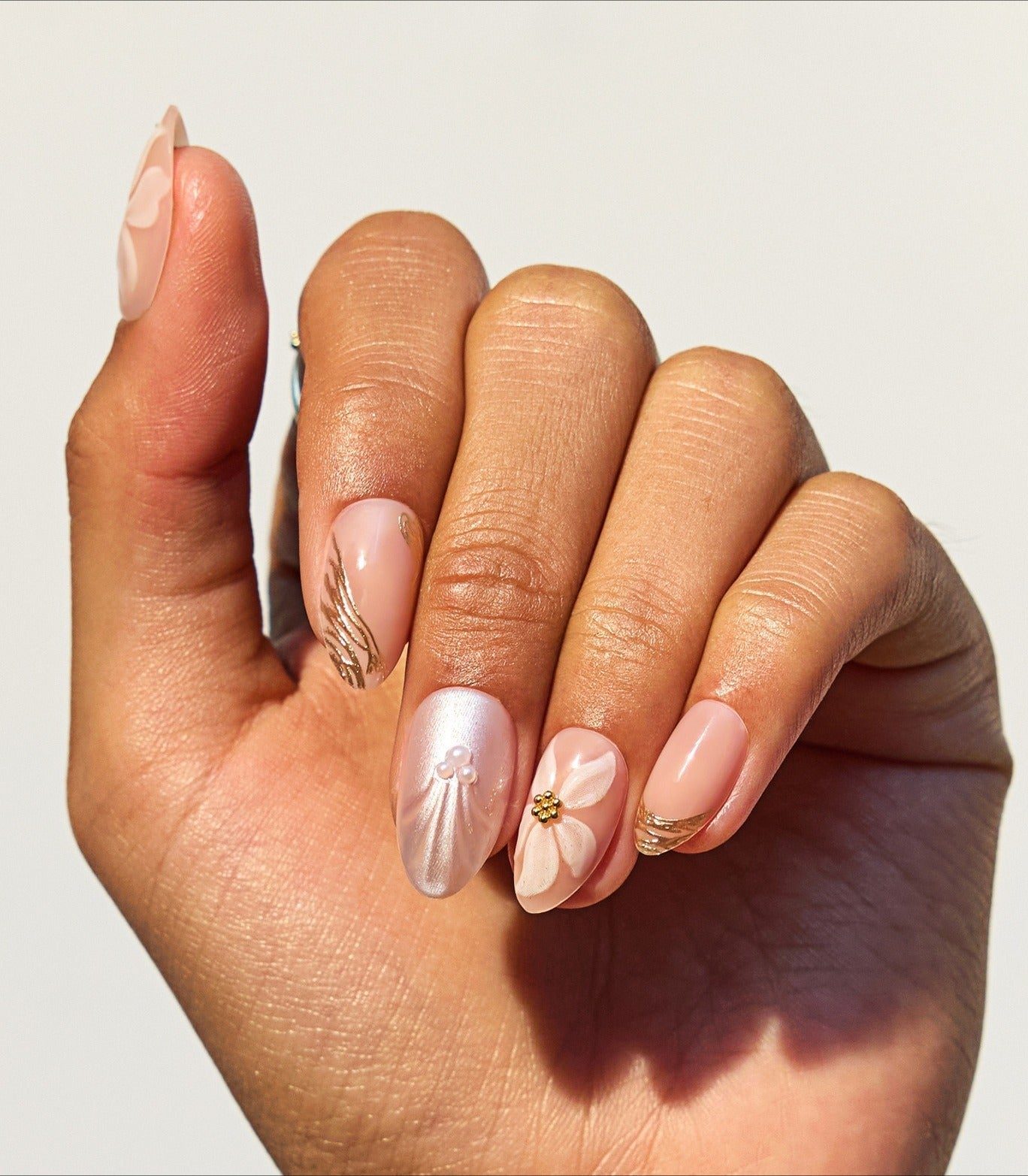 Medium Oval Pale Pink Flower and Pearl Accents Medium Oval Pale Pink Flower and Pearl Accents — Cute Trendy Nails