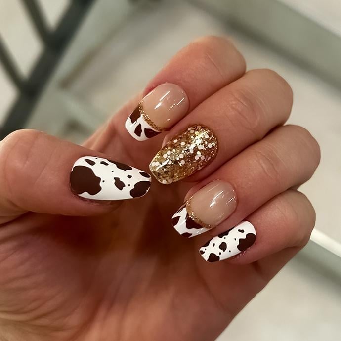 Short Square Nude Brown Cow Print Glitter Short Square Nude Brown Cow Print Glitter — Cute Trendy Nails