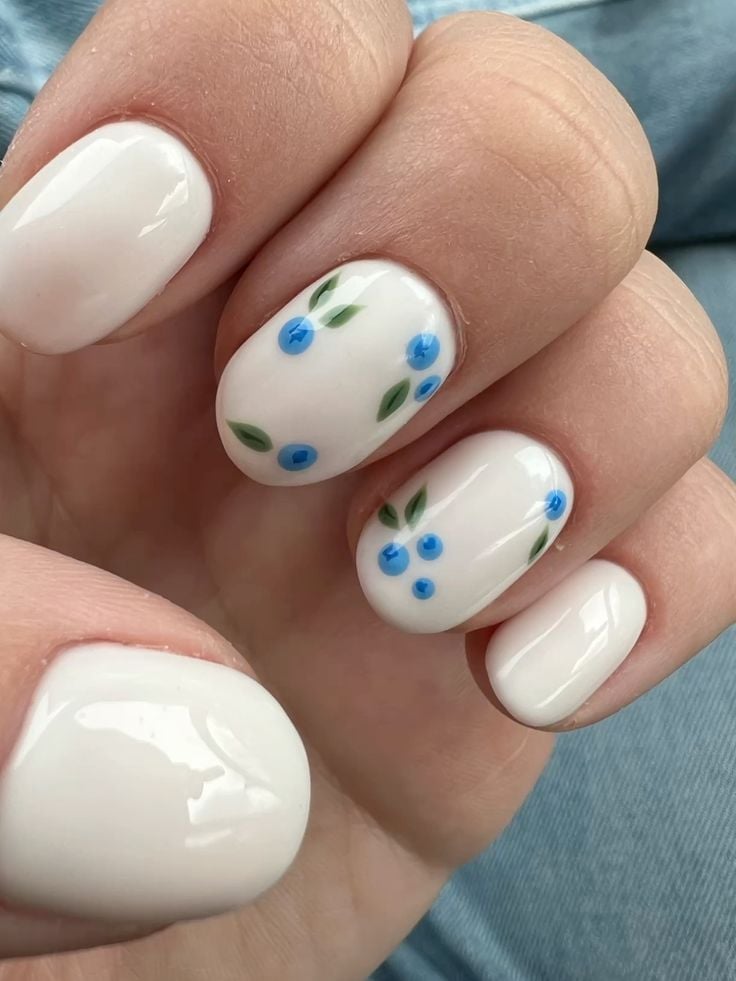 Short Oval Blueberry Art Nails Short Oval Blueberry Art Nails — Cute White Nails