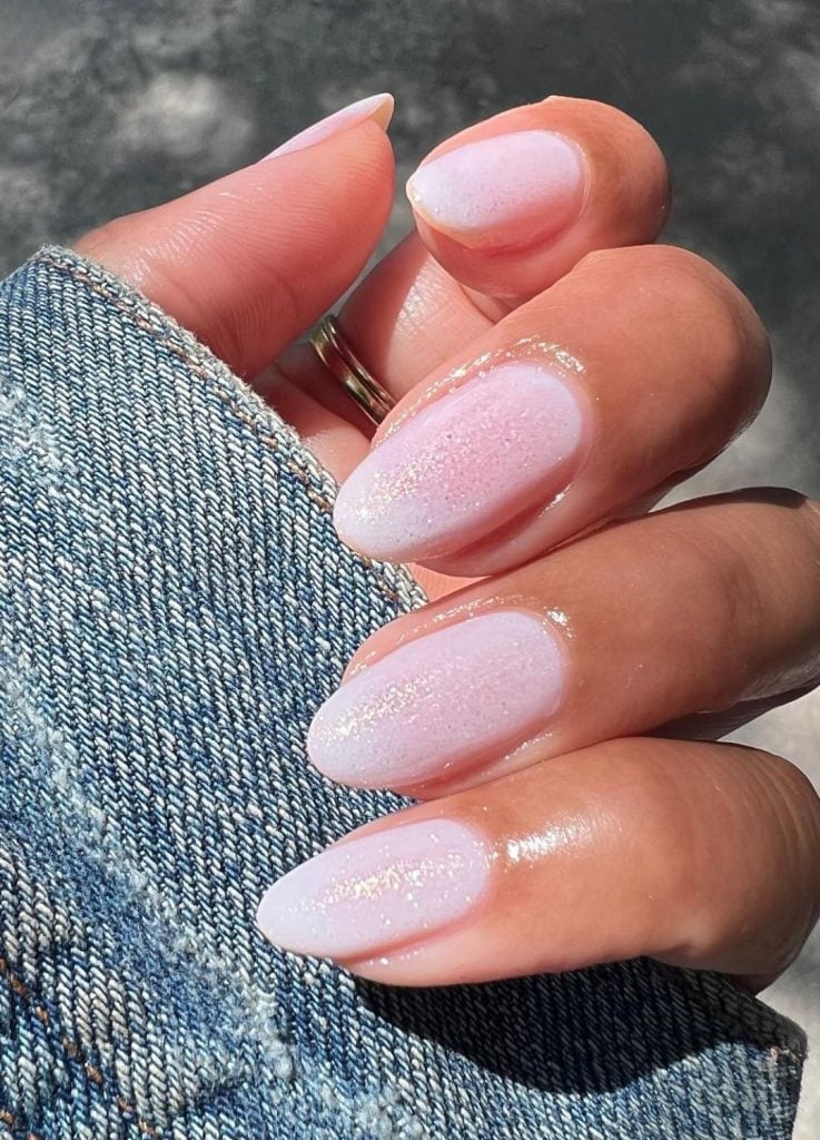 Medium Oval Milky White Nails with Gold Lines Medium Oval Milky White Nails with Gold Lines — Cute White Nails