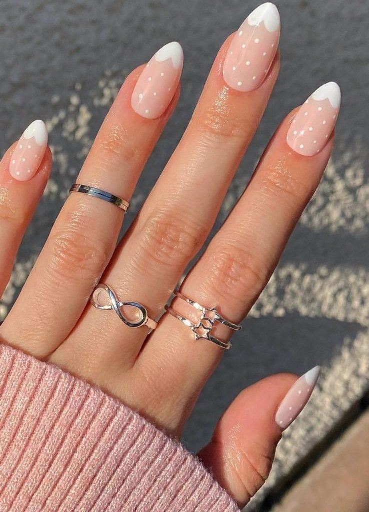 Short Almond Nails with White Polka Dots Short Almond Nails with White Polka Dots — Cute White Nails