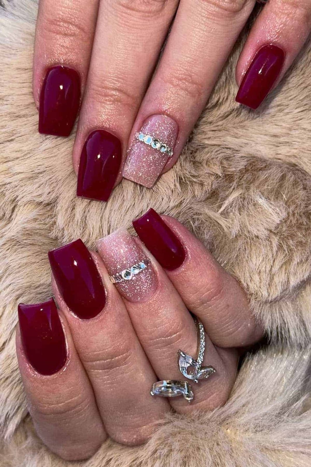 Burgundy Glitter Rhinestone Accent Medium Square Nails Burgundy Glitter Rhinestone Accent Medium Square Nails — Cute Wine Nails
