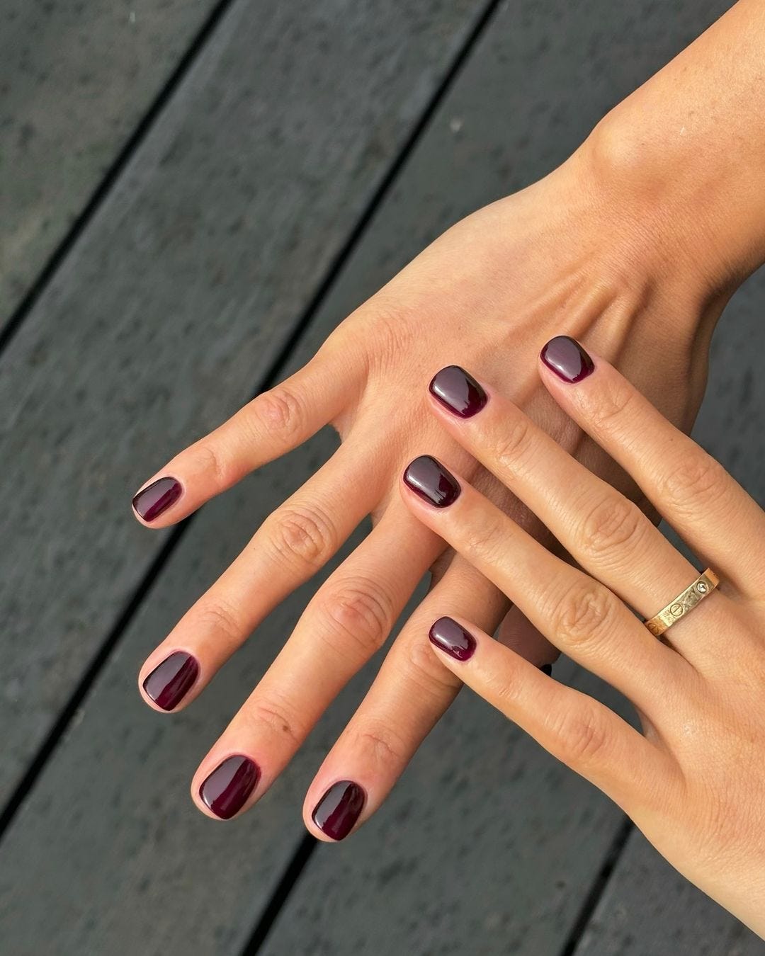 Opaque Burgundy Glossy Short Squoval Nails With Emphasizing The Rich Opaque Burgundy Glossy Short Squoval Nails With Emphasizing The Rich — Cute Wine Nails