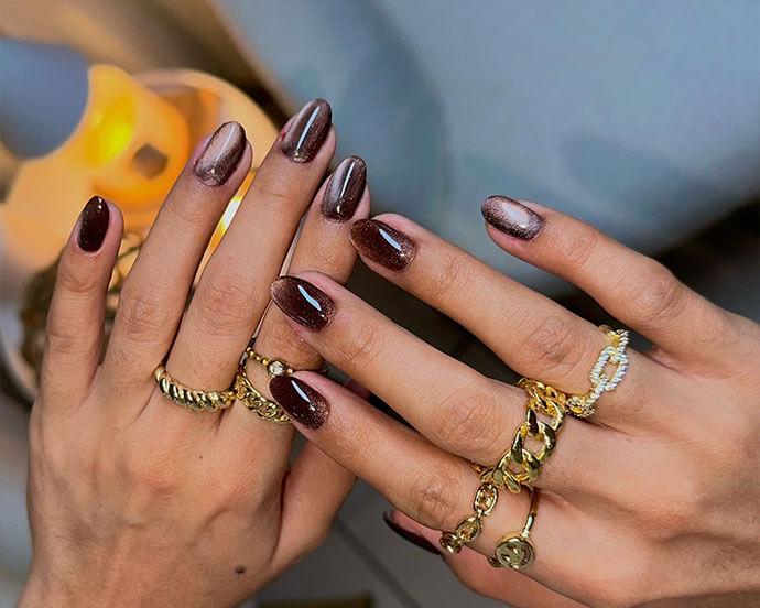 Deep Brown Cat-Eye Short Almond Nails Deep Brown Cat-Eye Short Almond Nails — Cute Wine Nails