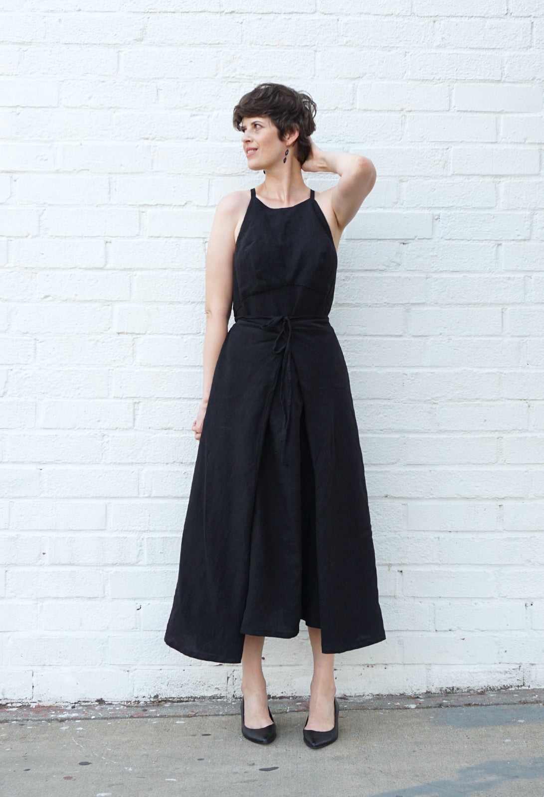 Black Linen Sleeveless Halter Neck Dress Black Linen Sleeveless Halter Neck Dress — DIY Dress Designs