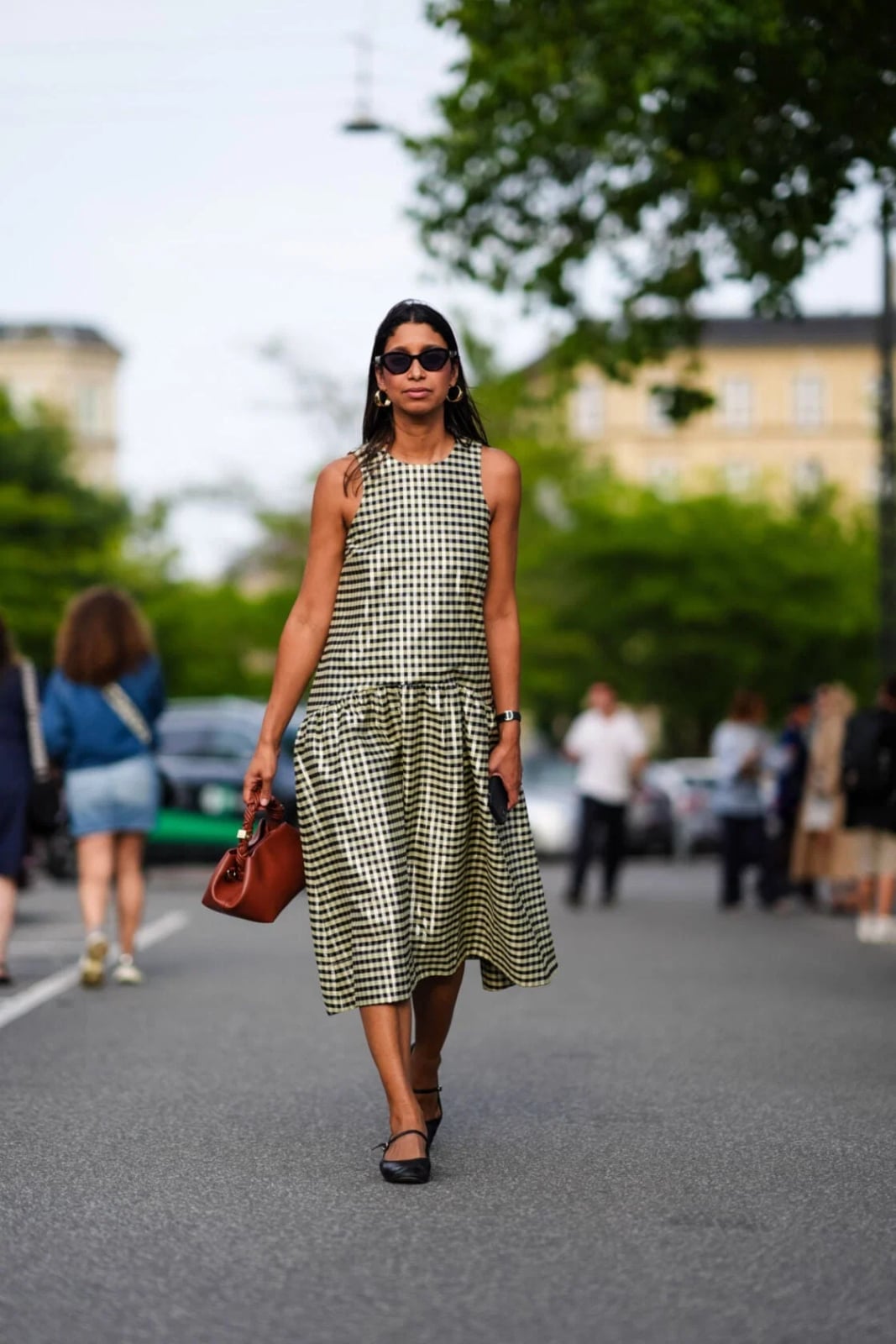 Black and White Gingham Tiered A-Line Midi Dress Black and White Gingham Tiered A-Line Midi Dress — DIY Dress Designs