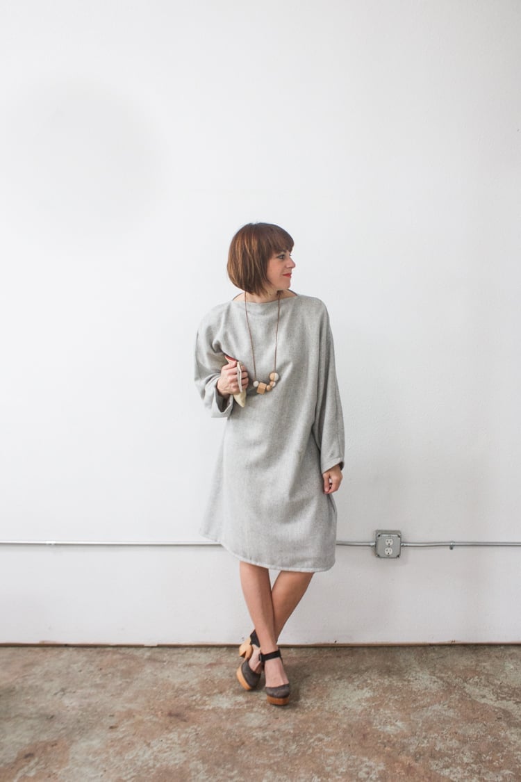 Light Grey Oversized Long Sleeve Knit Dress Light Grey Oversized Long Sleeve Knit Dress — DIY Dress Designs