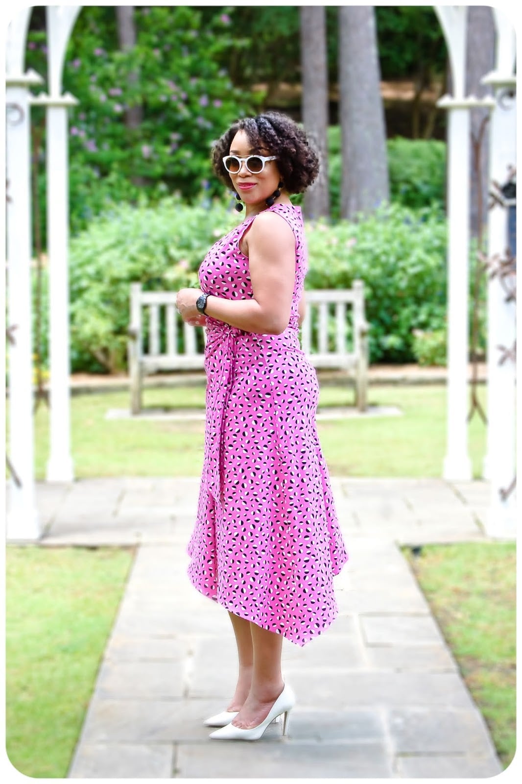 Geometric Print Wrap Dress in Pink, Black, and White Geometric Print Wrap Dress in Pink, Black, and White — DIY Dress Designs