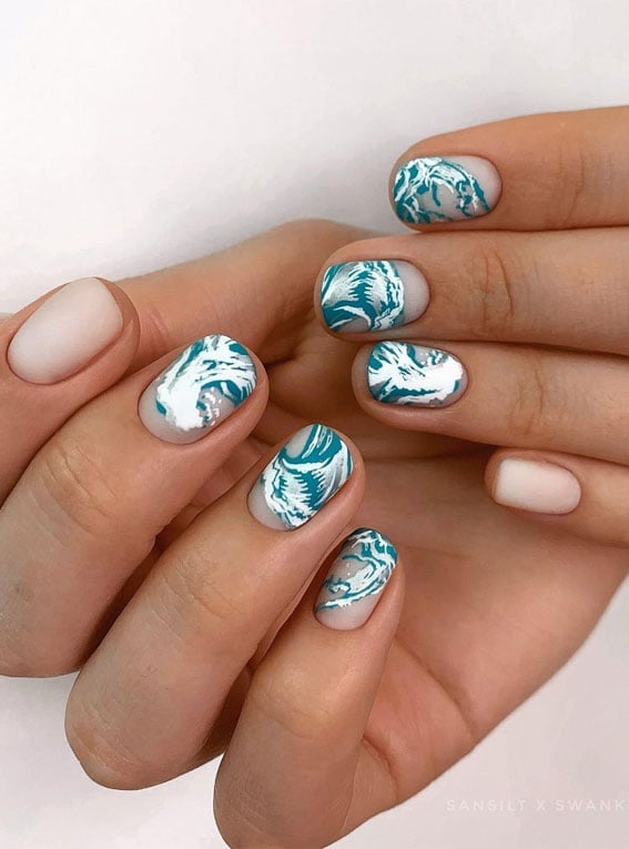 Short Oval Green And White Wave Nails — Easy Wave Nails