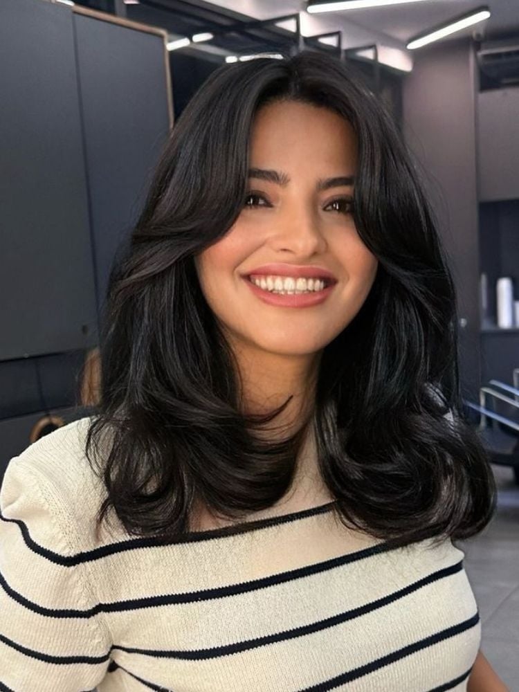 Collarbone Dark Brown With Face-Framing Bangs — Easy Ways to Style Curtain Bangs