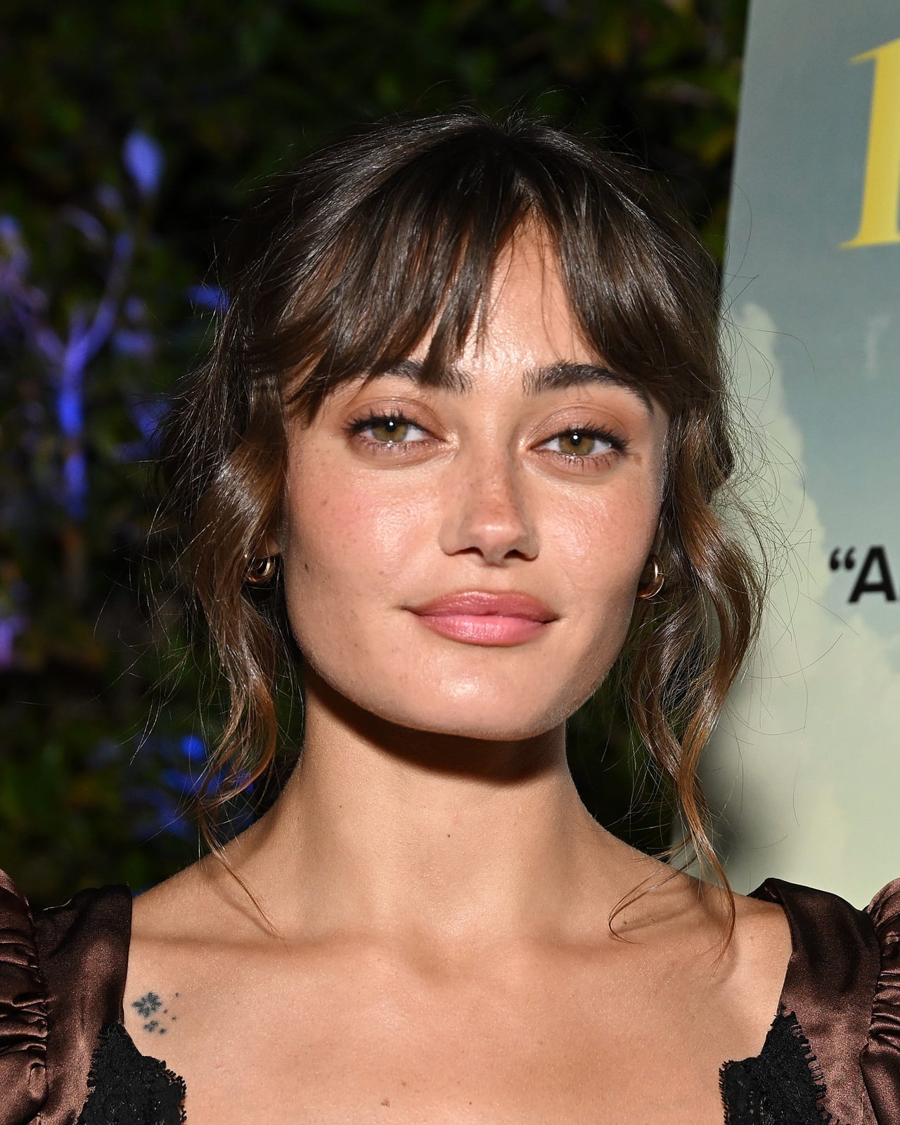 Collarbone Ash Blonde With Middle Part Bangs — Easy Ways to Style Curtain Bangs