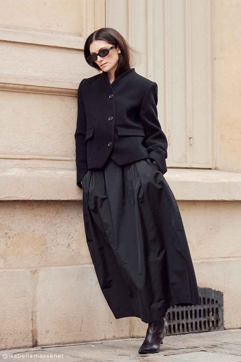 Voluminous Maxi Skirt With Cropped Jacket Voluminous Maxi Skirt With Cropped Jacket — Elegant Black Maxi Skirt Outfit