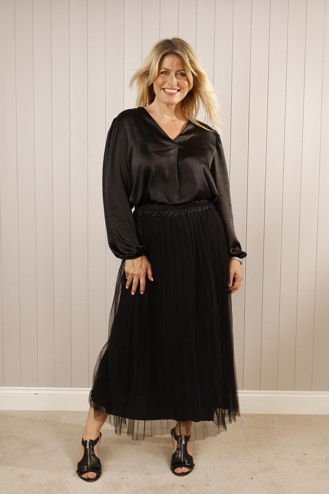 Tulle Maxi Skirt With Satin Blouse Tulle Maxi Skirt With Satin Blouse — Elegant Black Maxi Skirt Outfit