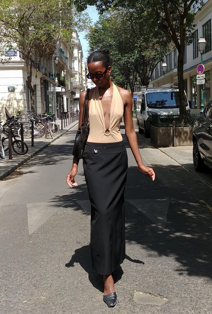 Minimalist Black Maxi Skirt With Halter Top Minimalist Black Maxi Skirt With Halter Top — Elegant Black Maxi Skirt Outfit